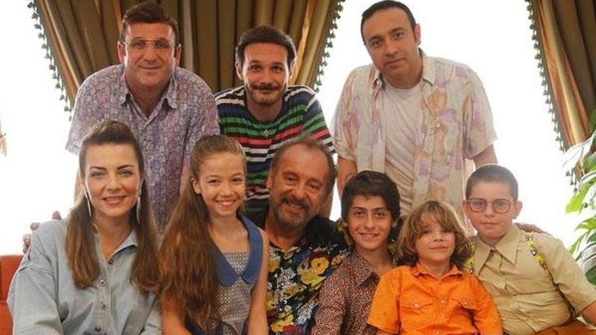 Keşke Hiç Büyümeseydik dizisinin oyuncuları! İşte ilk fragman