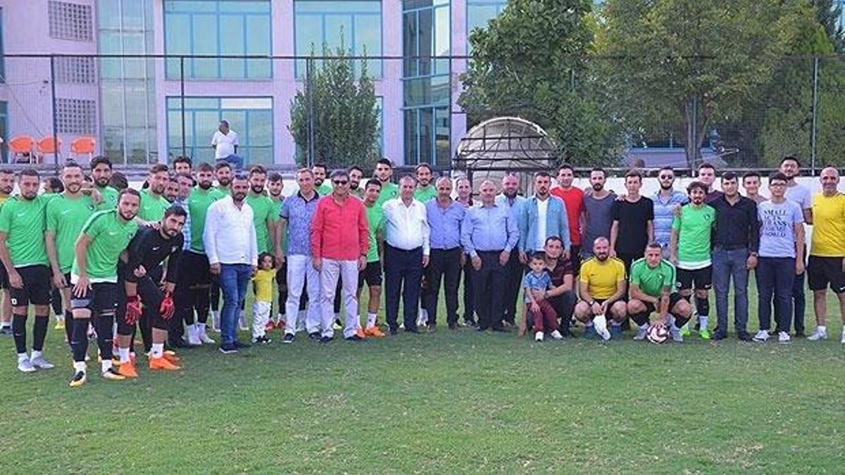 Denizlispor Başkanı Üstek'ten oyunculara teşekkür