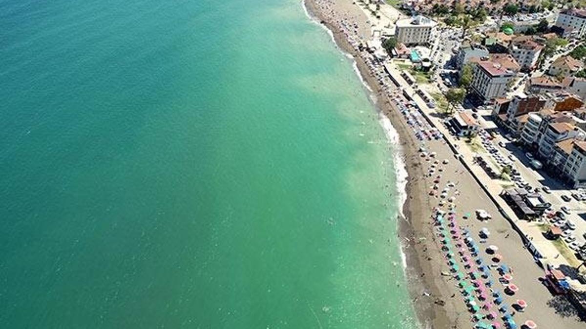 Akçakoca’da 3 kişi son anda boğulmaktan kurtarıldı