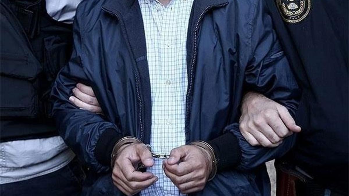 Eski vali yardımcısı FETÖ’den tutuklandı