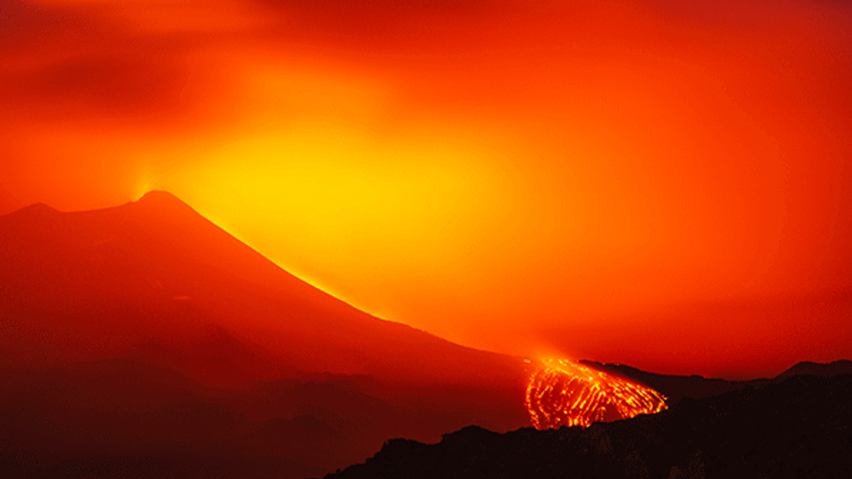 Etna Yanardağı yeniden faaliyete geçti!