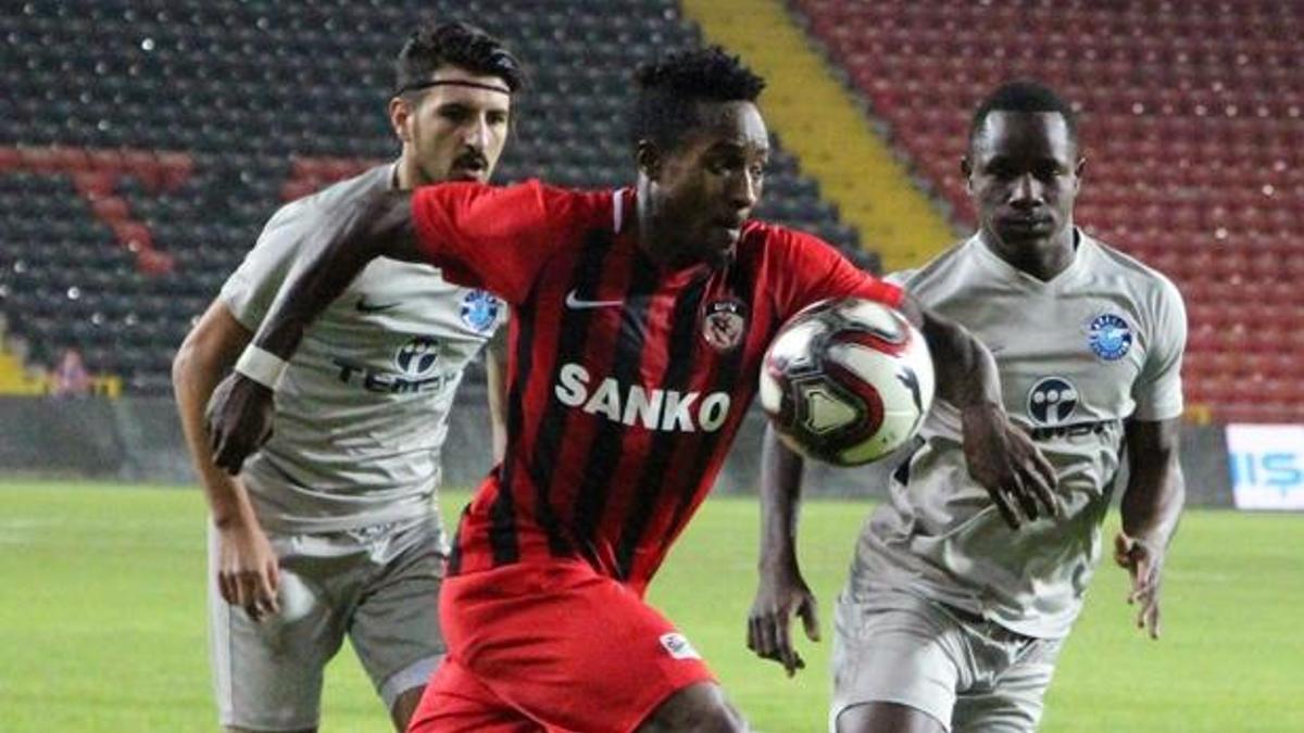 Adana Demir tek attı 3 aldı
