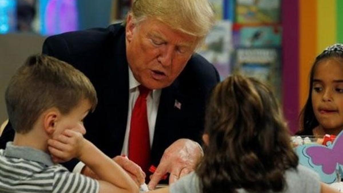 Donald Trump Amerikan bayrağını yanlış boyadı