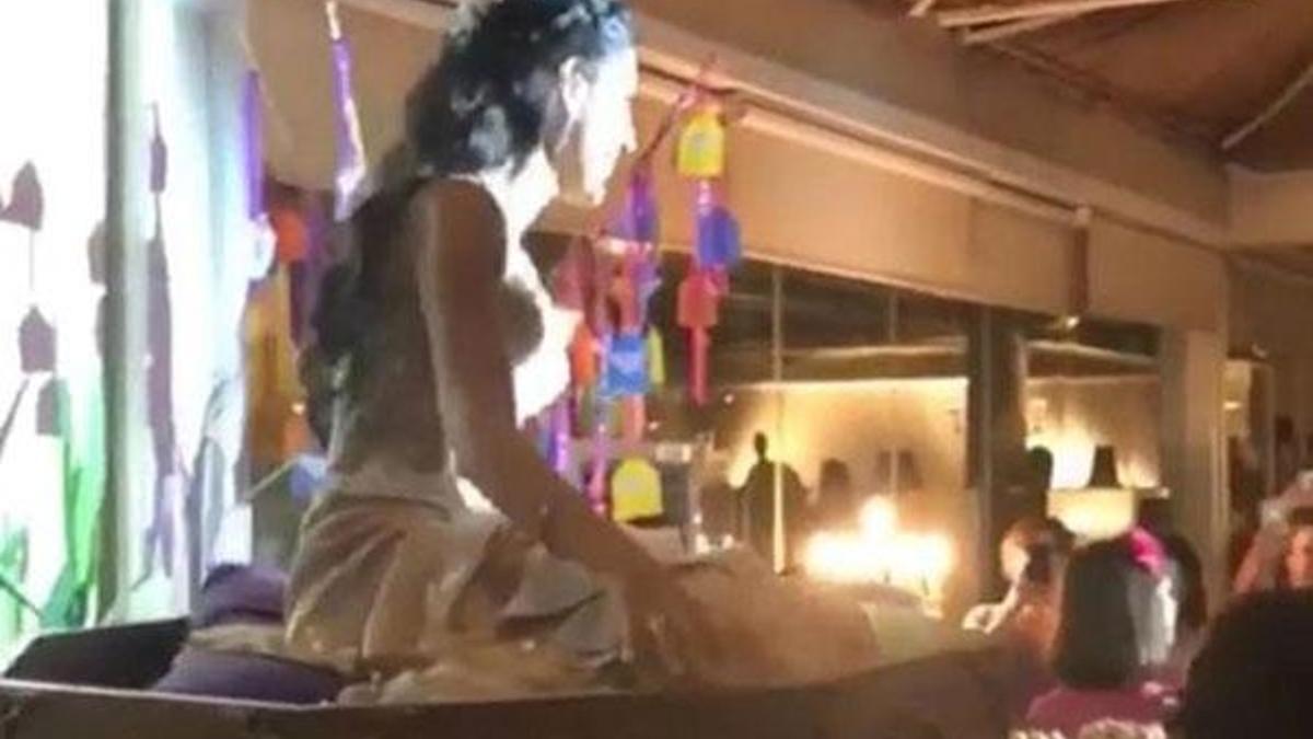 İdil Fırat'a kına gecesinde büyük sürpriz