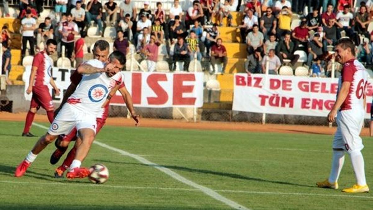 'Şöhretler karması' Tokat protokolüyle gösteri maçı yaptı