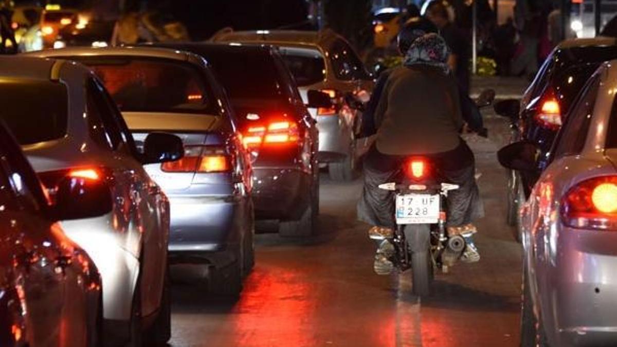 Çanakkale'de 5 kilometrelik 'feribot' kuyruğu