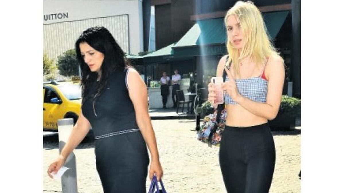 Anne kız alışverişte