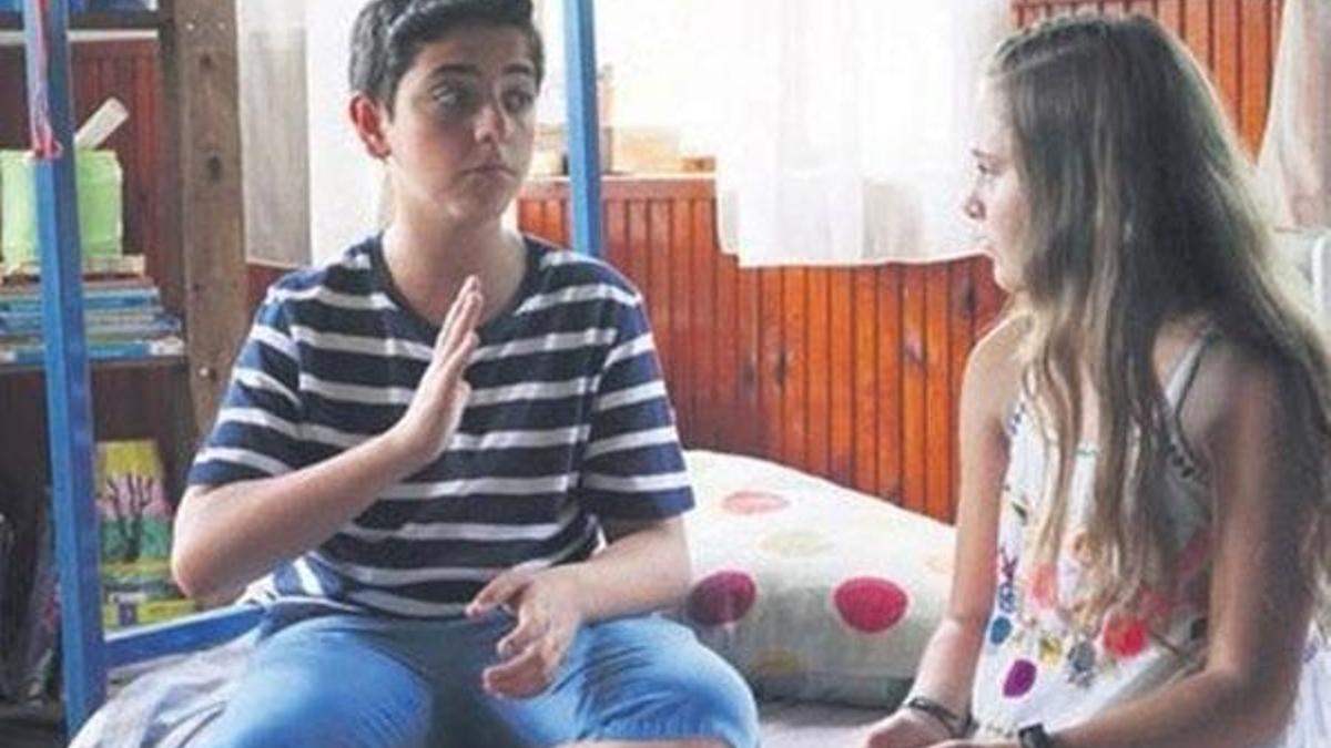 'Bücür' için işaret dilini öğrendi