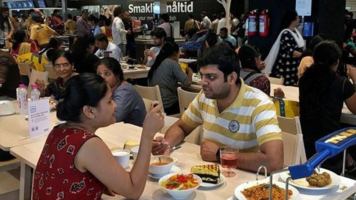 IKEA'da skandal! Yemekten tırtıl çıktı