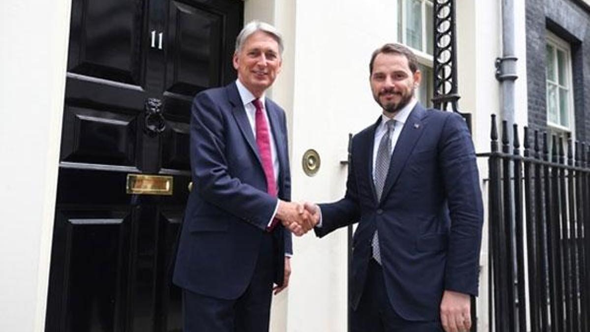 Berat Albayrak Londra'da bakanlarla bir araya geldi