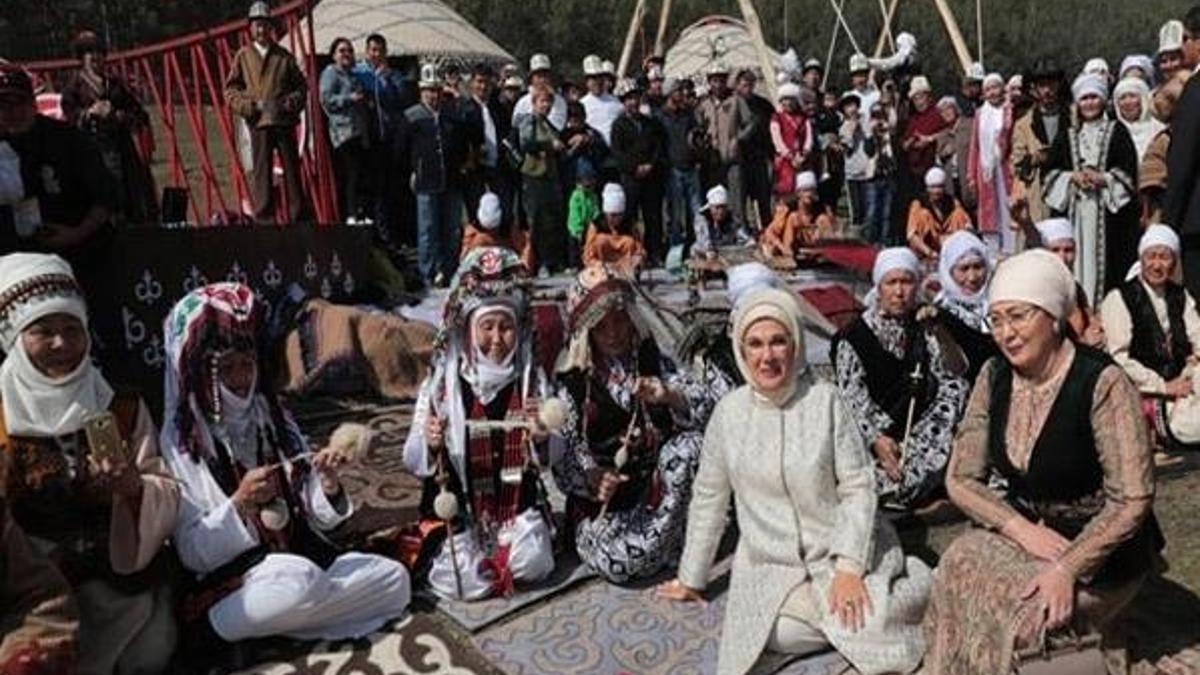 Emine Erdoğan, Kırgızistan’ın Kırçın Yaylası’nda kurulan Etno Şehir’i ziyaret etti