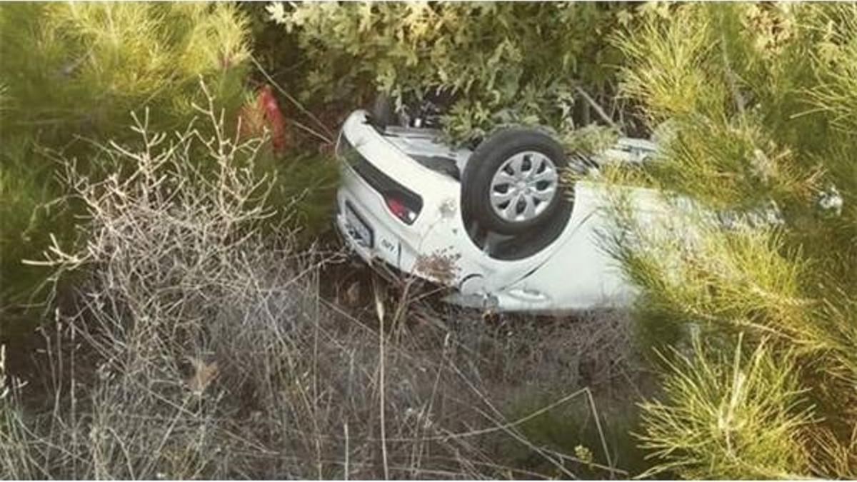 Balıkesir'de otomobil tarlaya uçtu: 2 ölü, 3 yaralı
