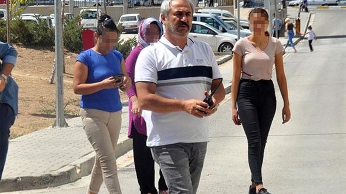 Küçük kızlara iğrenç fuhuş tuzağı