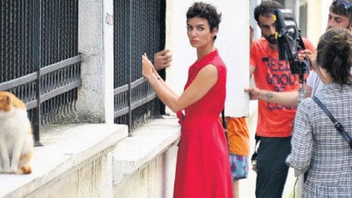 Birce ağladı