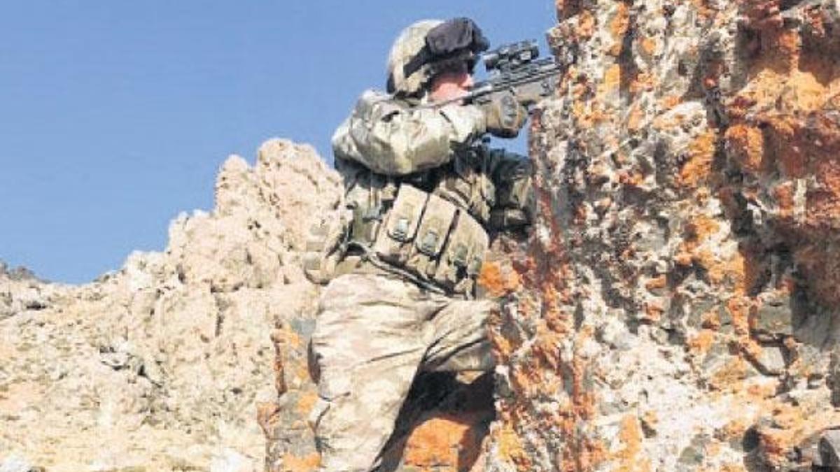 Türk komandoları bukalemun gibi!