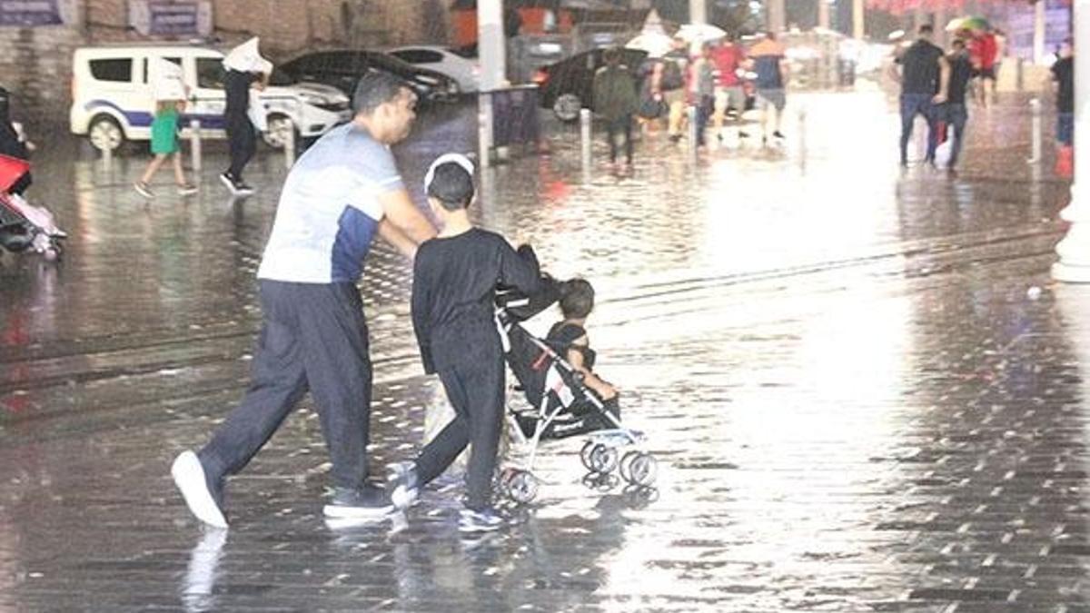 Son dakika: İstanbul'da sağanak yağmur başladı...