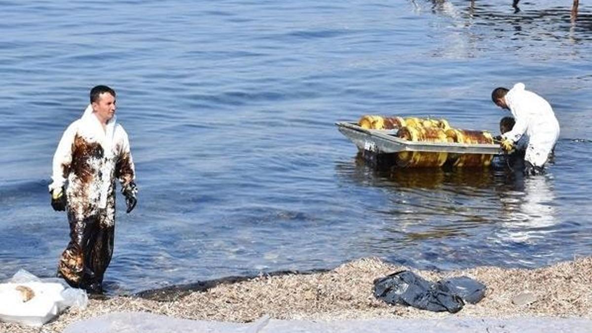 Gemi personeli, bilinçli olarak yakıtı denize pompalamış