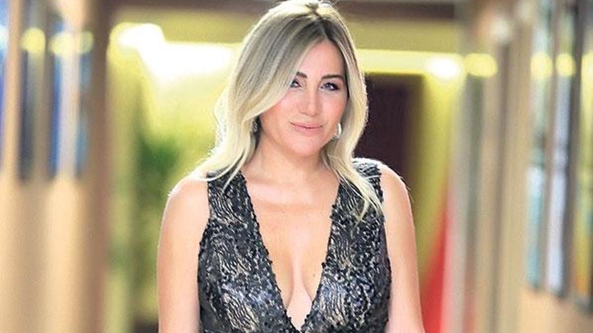 44 şarkı seslendirdi