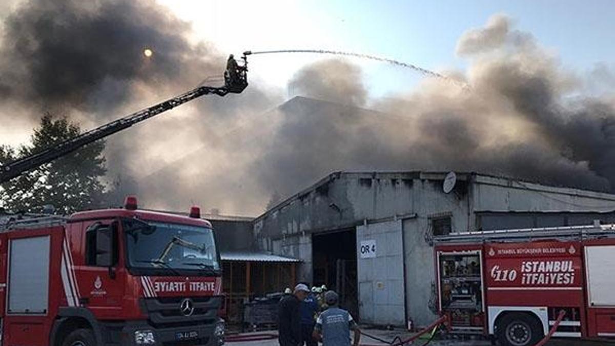 Tuzla'da Organize Sanayi Bölgesi'nde korkutan yangın