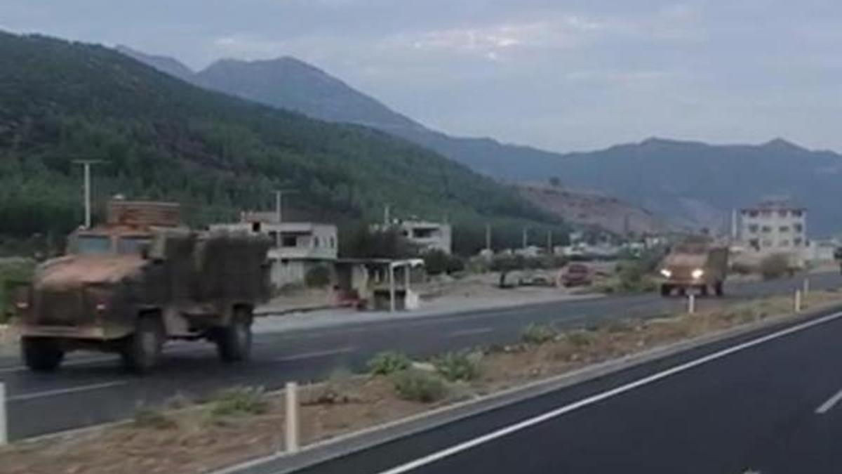 Hatay sınırına askeri sevkiyat sürüyor