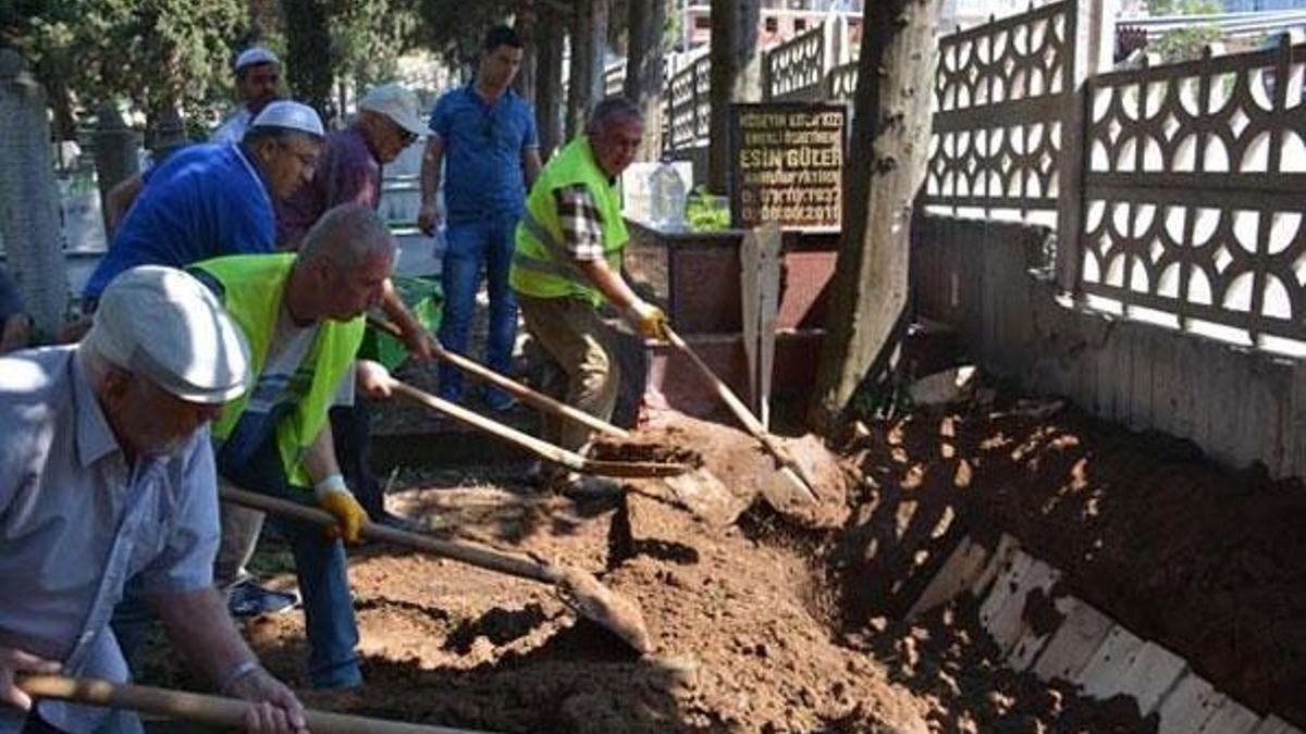 Kimsesi olmayınca eşyalarını da gömdüler