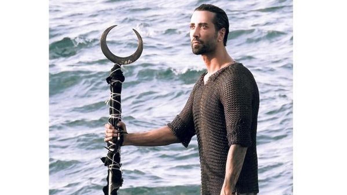 250 yıllık zırh ile klipte