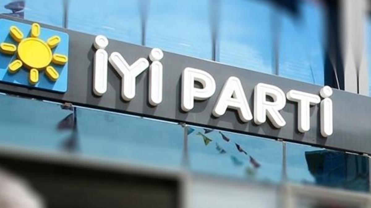 İYİ Parti'de 5 istifa
