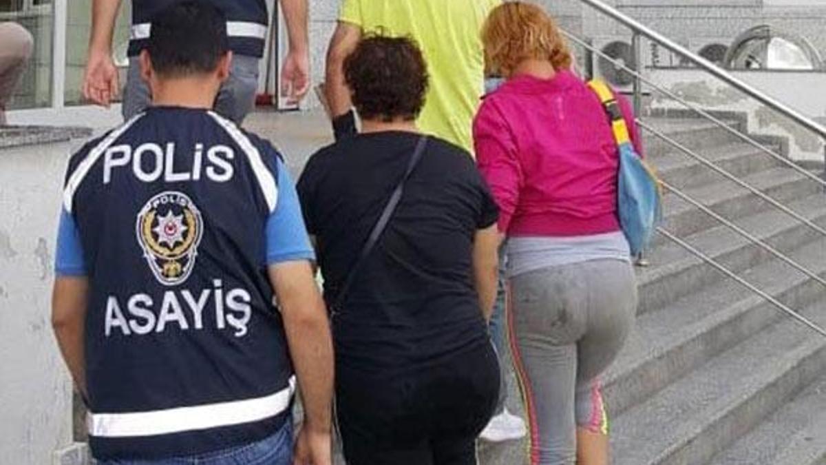 Transseksüellerin evini basıp para ve cep telefonlarını gasp ettiler
