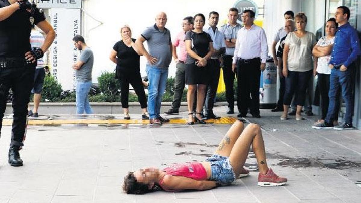 Kartı sıkıştı çıldırdı!