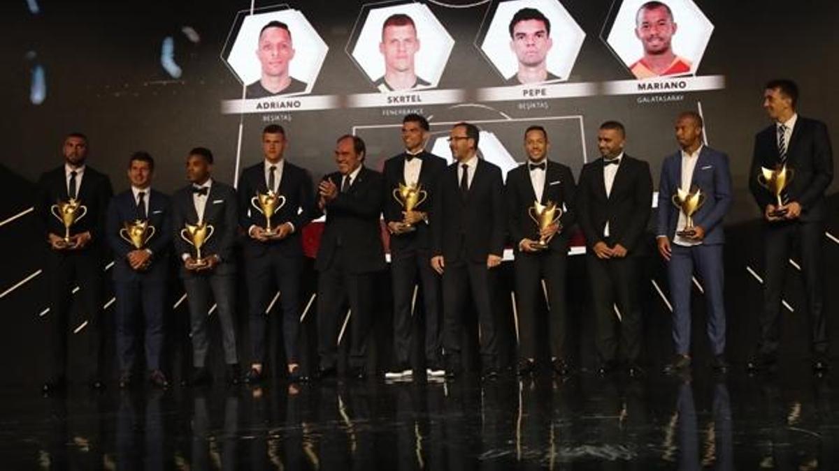 ‘Futbolun Süperleri’ ödüllerine kavuştu!