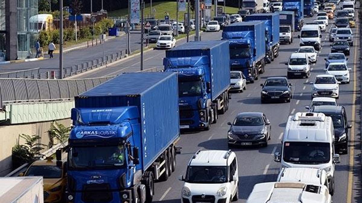Atatürk Havalimanı'ndan yeni havalimanına  20 TIR yola çıktı