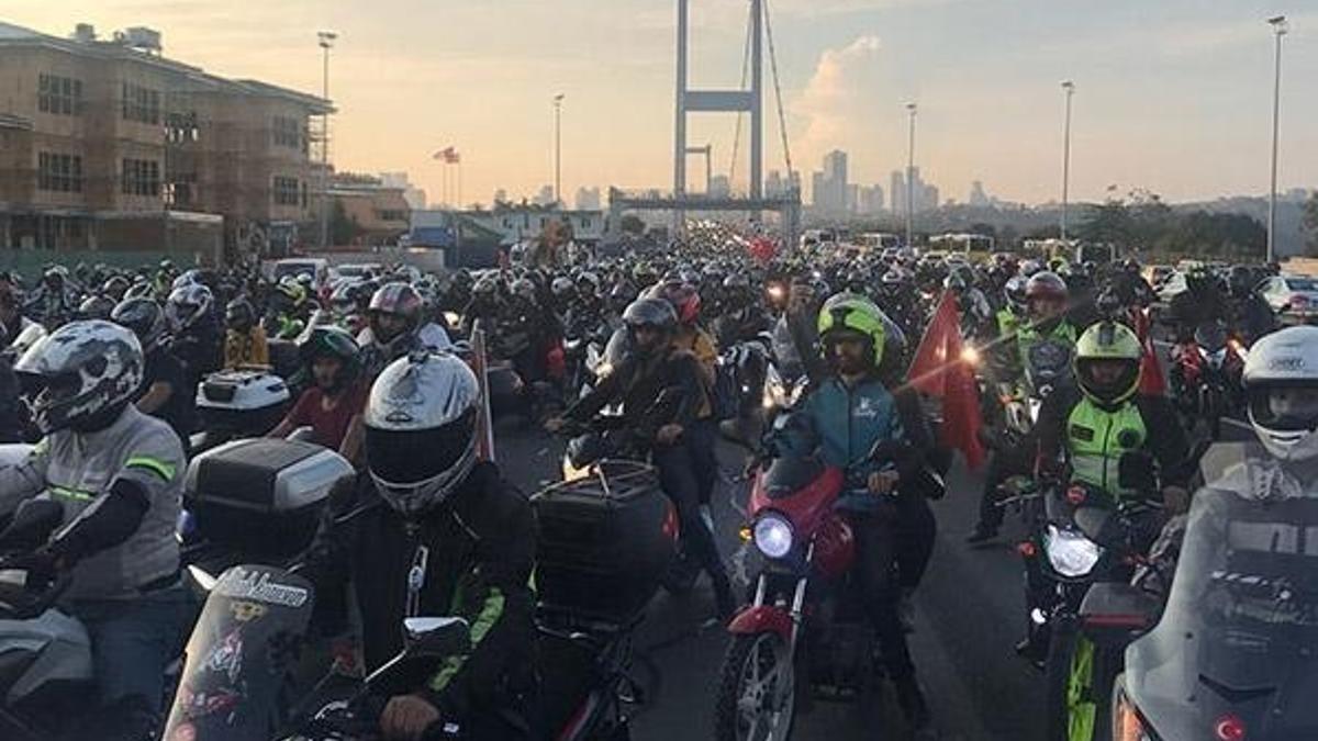 Motorculardan 15 Temmuz Şehitler Köprüsü'nde eylem