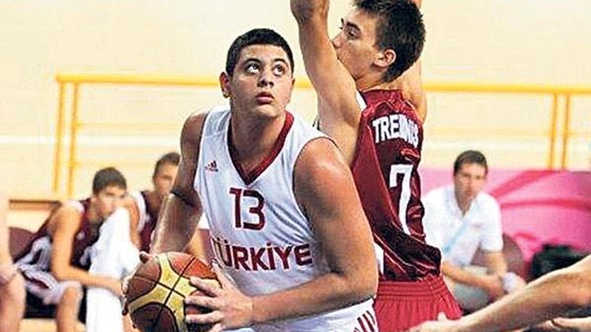 Milli Basketbolcu kazada can verdi