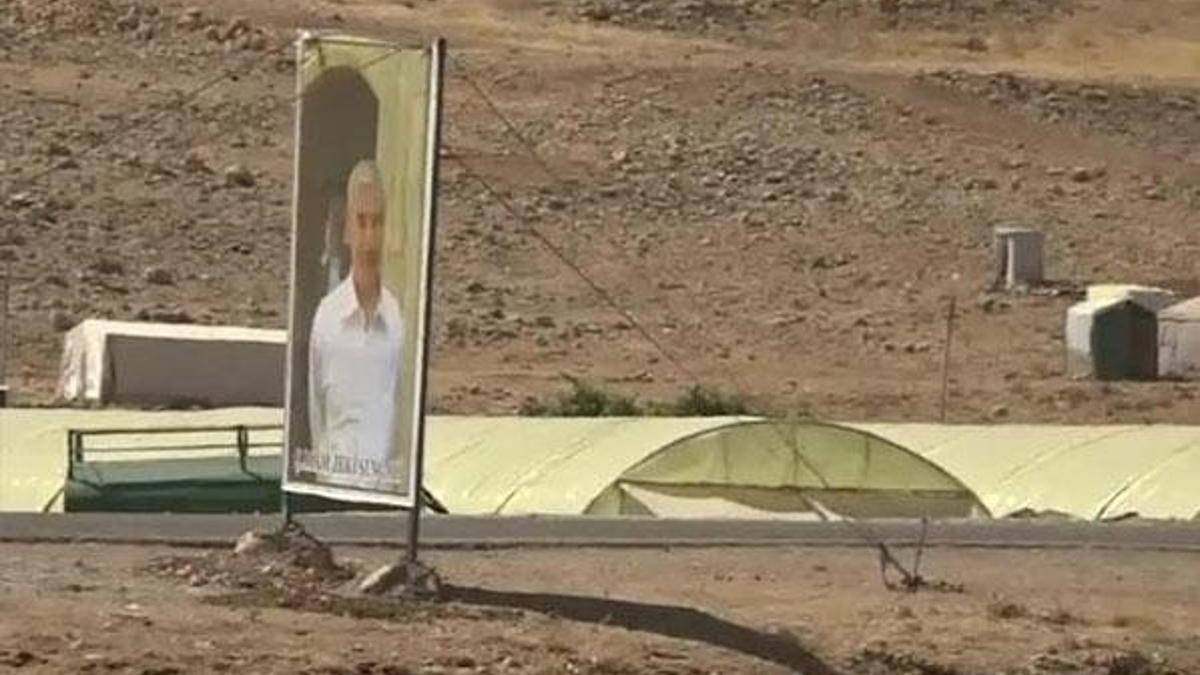 TSK öldürmüştü! O teröristin fotoğrafını asmışlar...