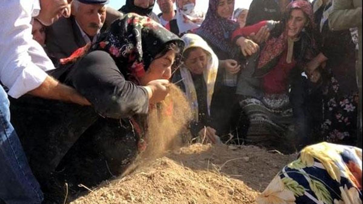 Sedanur toprağa verildi! Acılı anne kızının...