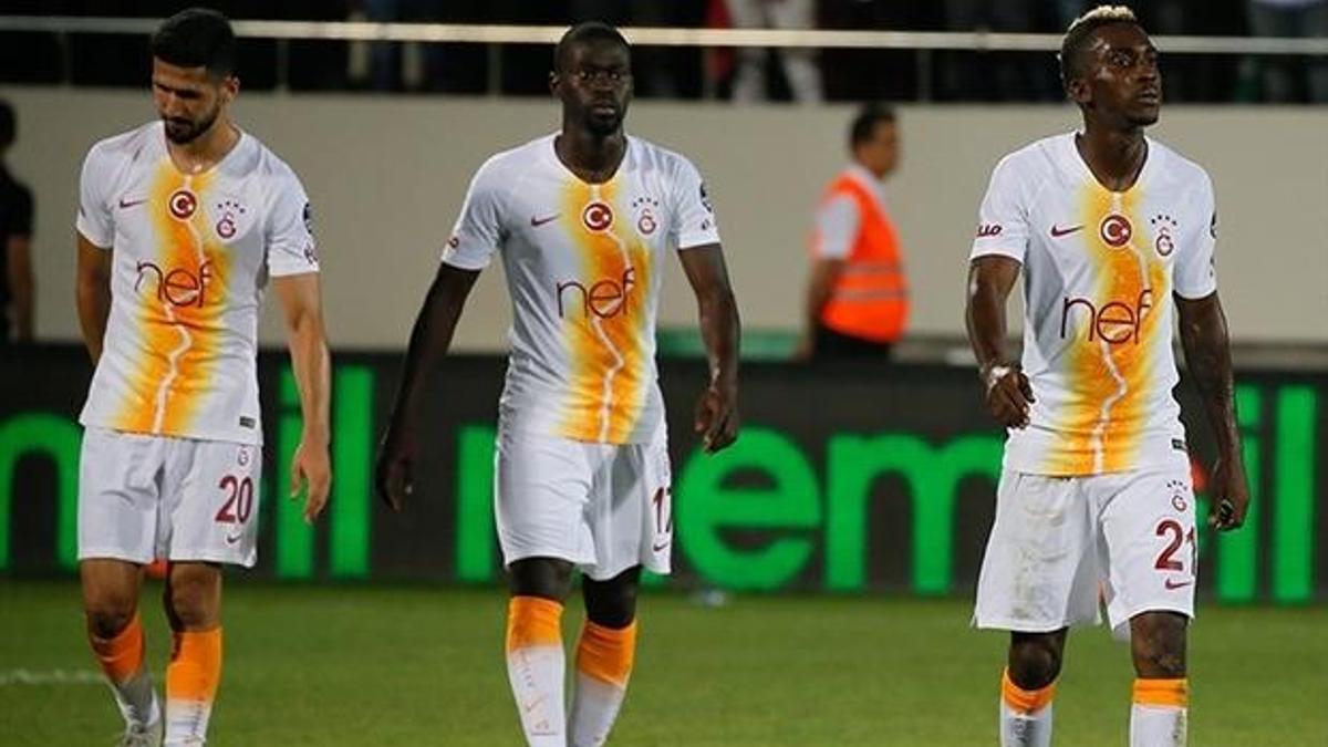 Galatasaray, liderliği Manisa'da bıraktı