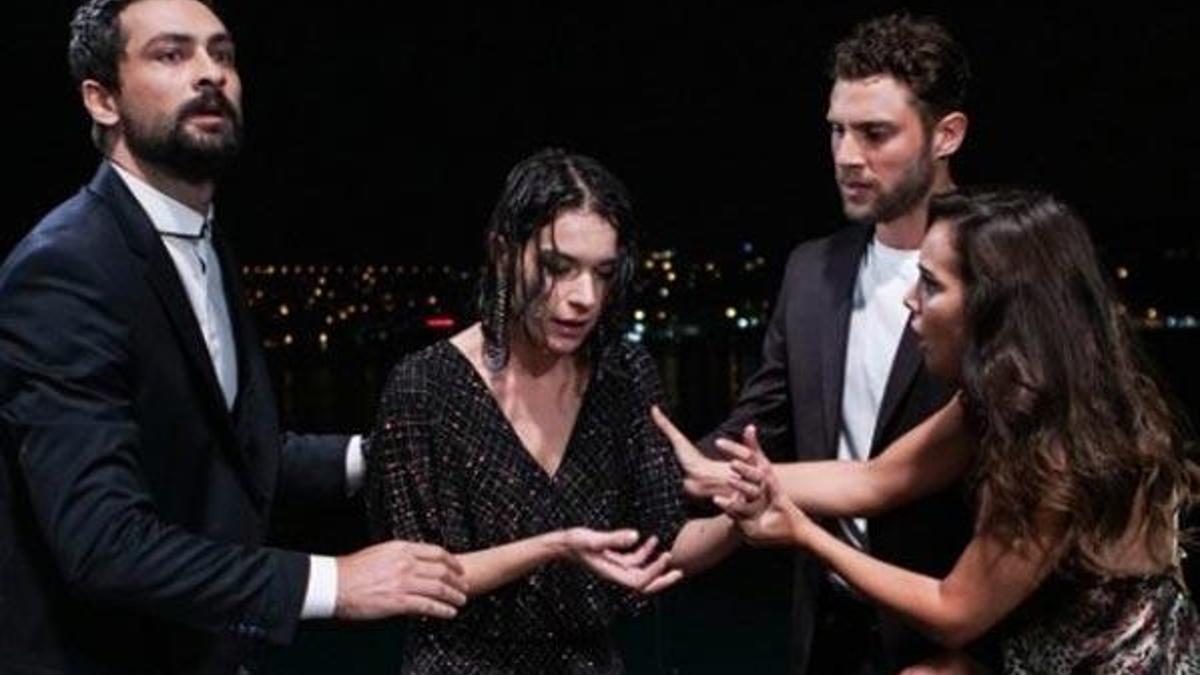 Yasak Elma 15. yeni bölümde Alihan, Zeynep'in gönlünü alabilecek mi?