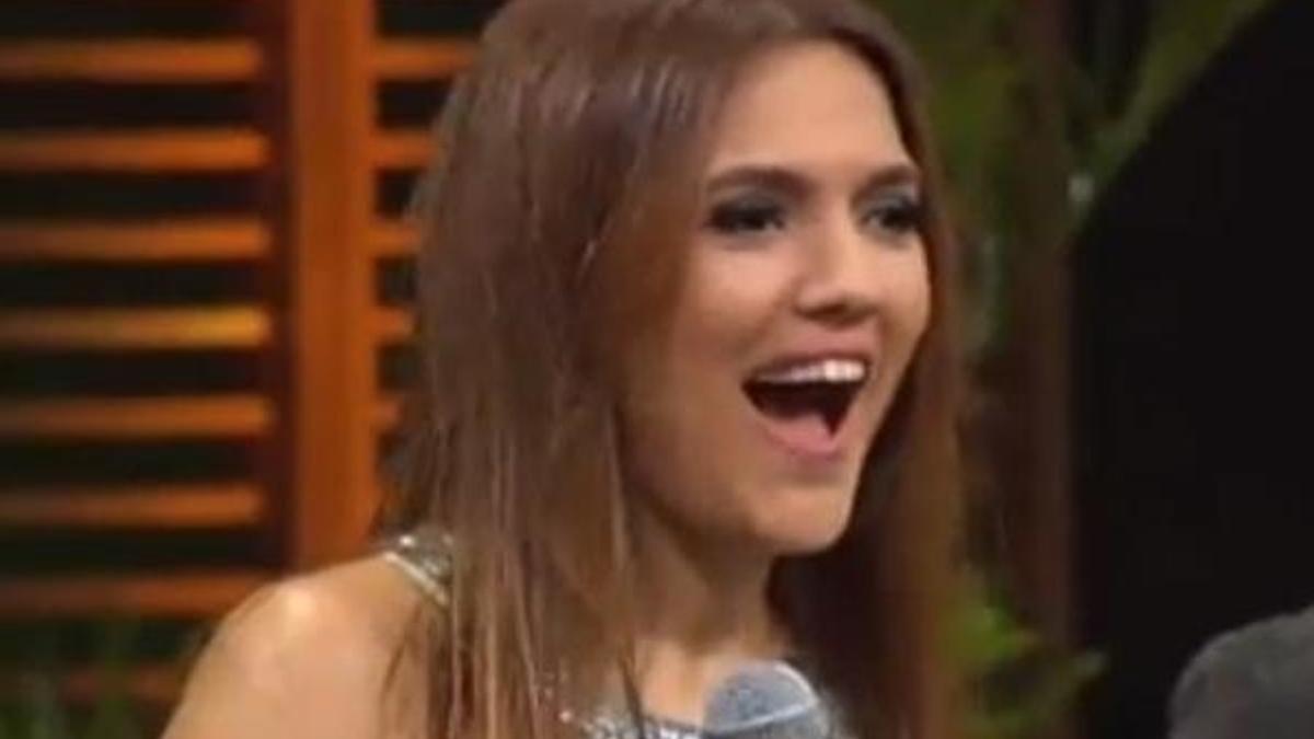 Demet Akalın'dan takipçisine küfürlü tepki!