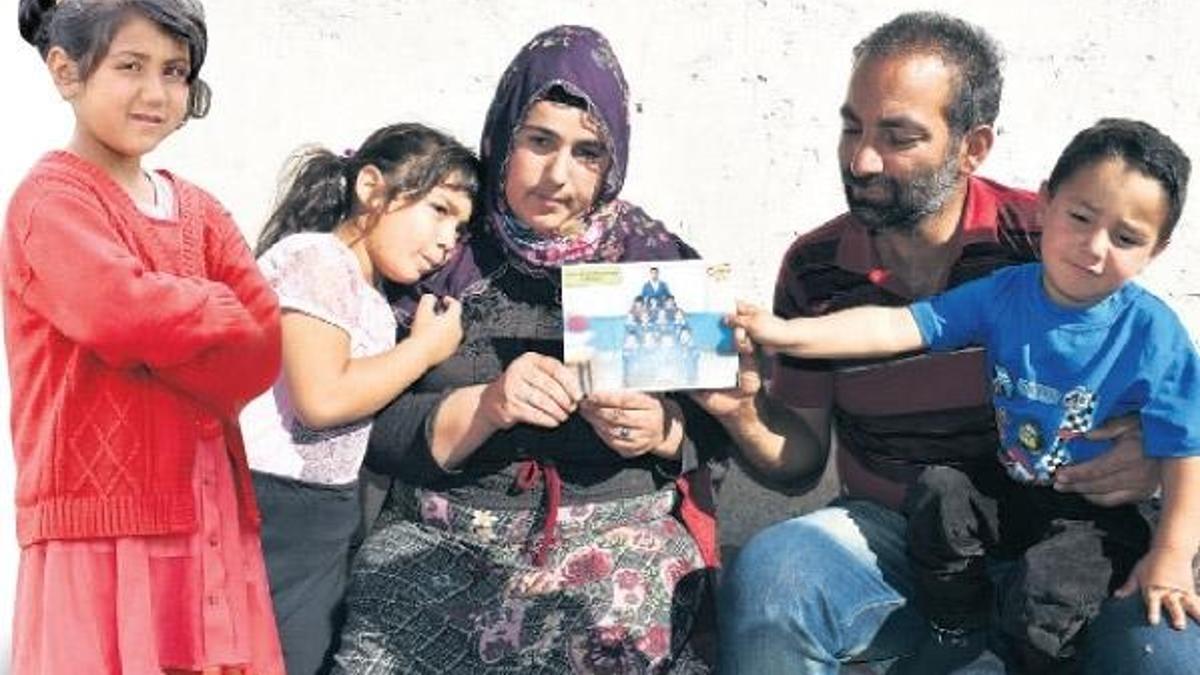 ‘İnsanlık seninle taşların altında can verdi kızım!’