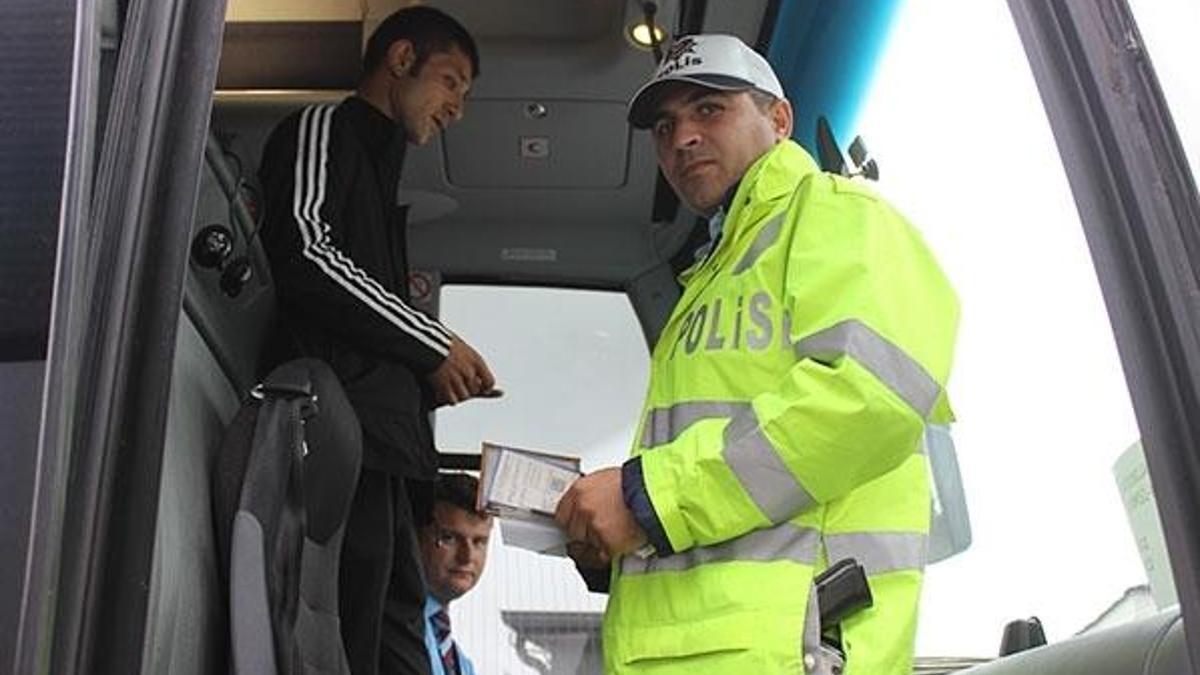 Şehirlerarası otobüslerde kemer takmayan yolculara kontrol
