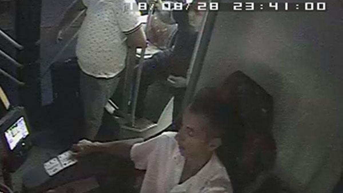 Halk otobüsünde yolcu maganda kurşunuyla yaralandı