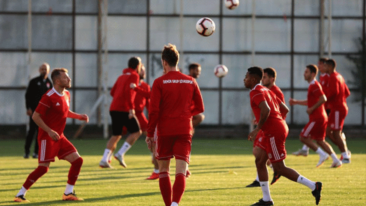 Sivasspor 4 eksikle çalıştı