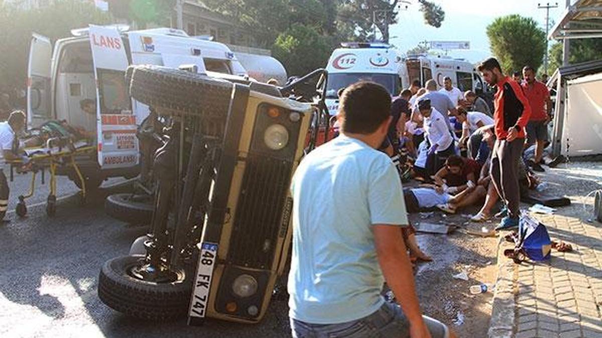 Fethiye'de safari cipi devrildi: 11 yaralı