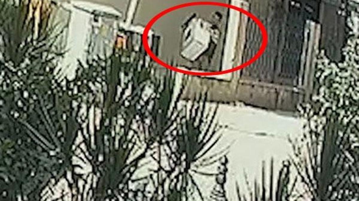 Kağıt toplayıcısı ne bulduysa çaldı