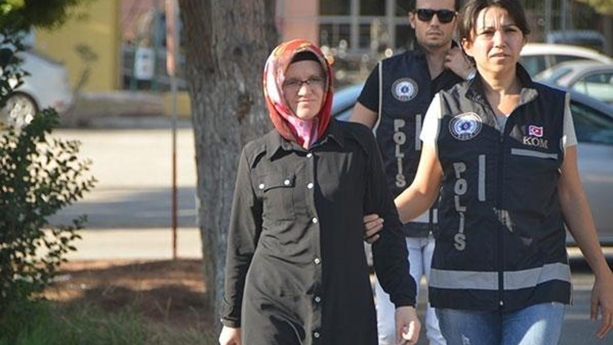 FETÖ'nün kadın mahrem imamı babaevinde yakalandı