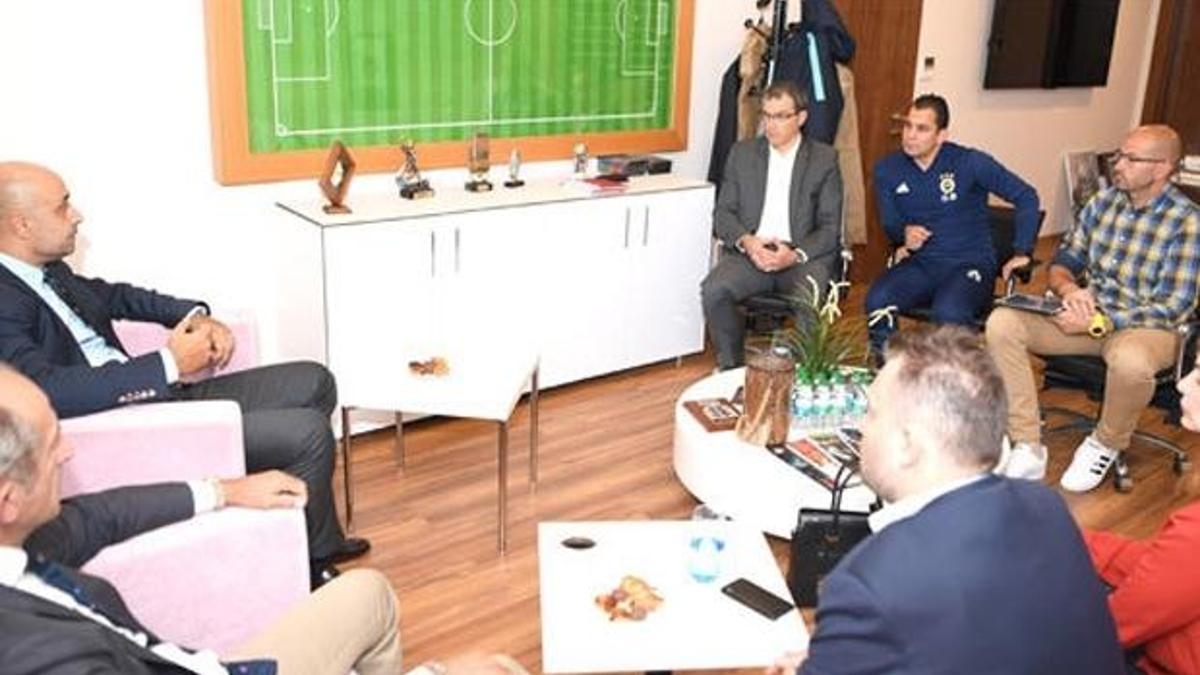 Tolunay Kafkas Fenerbahçeli yöneticilerle buluştu