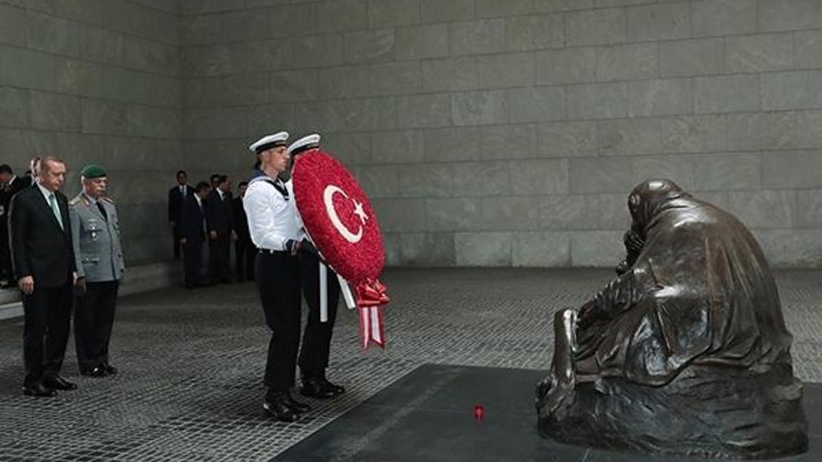 Cumhurbaşkanı Erdoğan Neue Wache Anıtı ziyaret etti