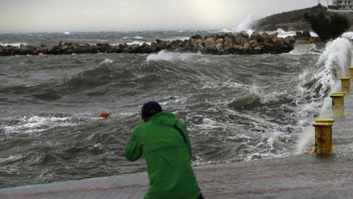 İzmir'deki amatör maçlara 'tropik fırtına' engeli