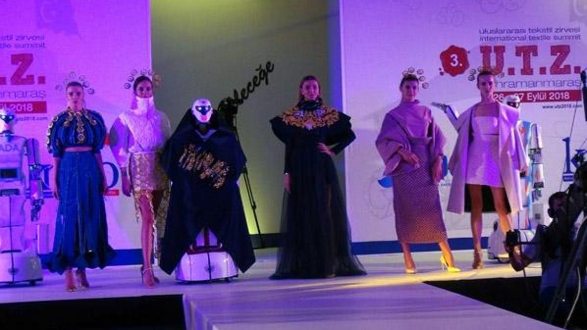 Türkiye'de ilk defa defilede 'robotlar' sahne aldı