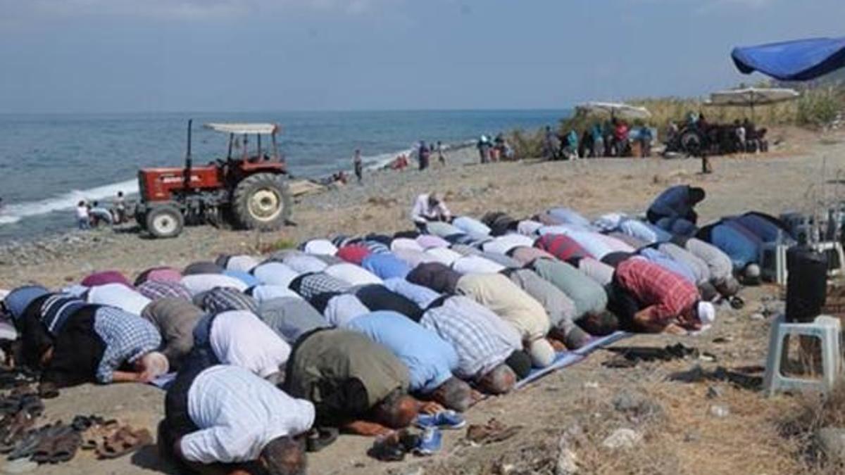 Köylüler yağmur duasına çıktı